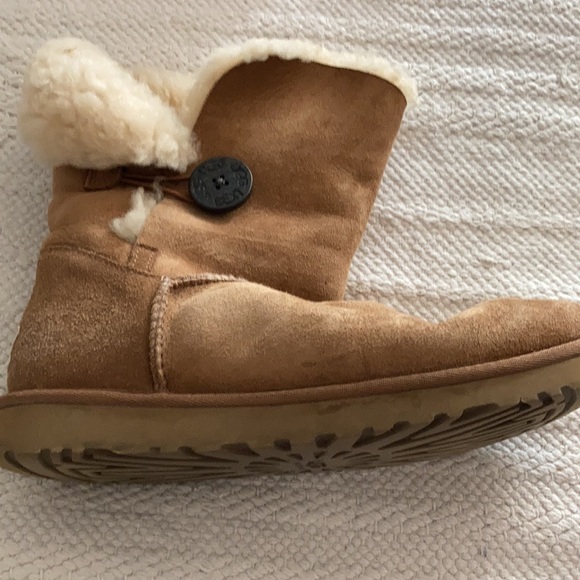 Women’s Bailey Button Ugg - Picture 8 of 13